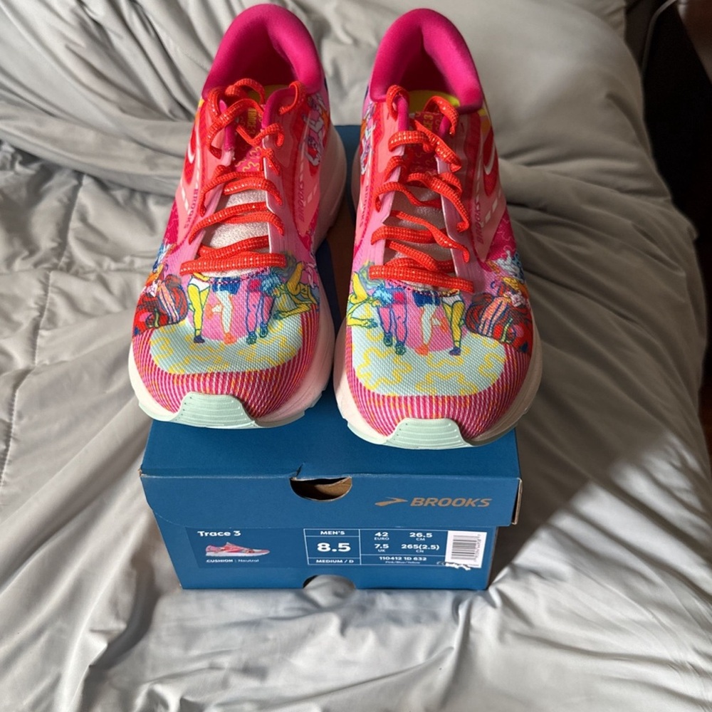 Brooks Trace 3 Running Shoe (size 8.5, Pride Limited Edition)